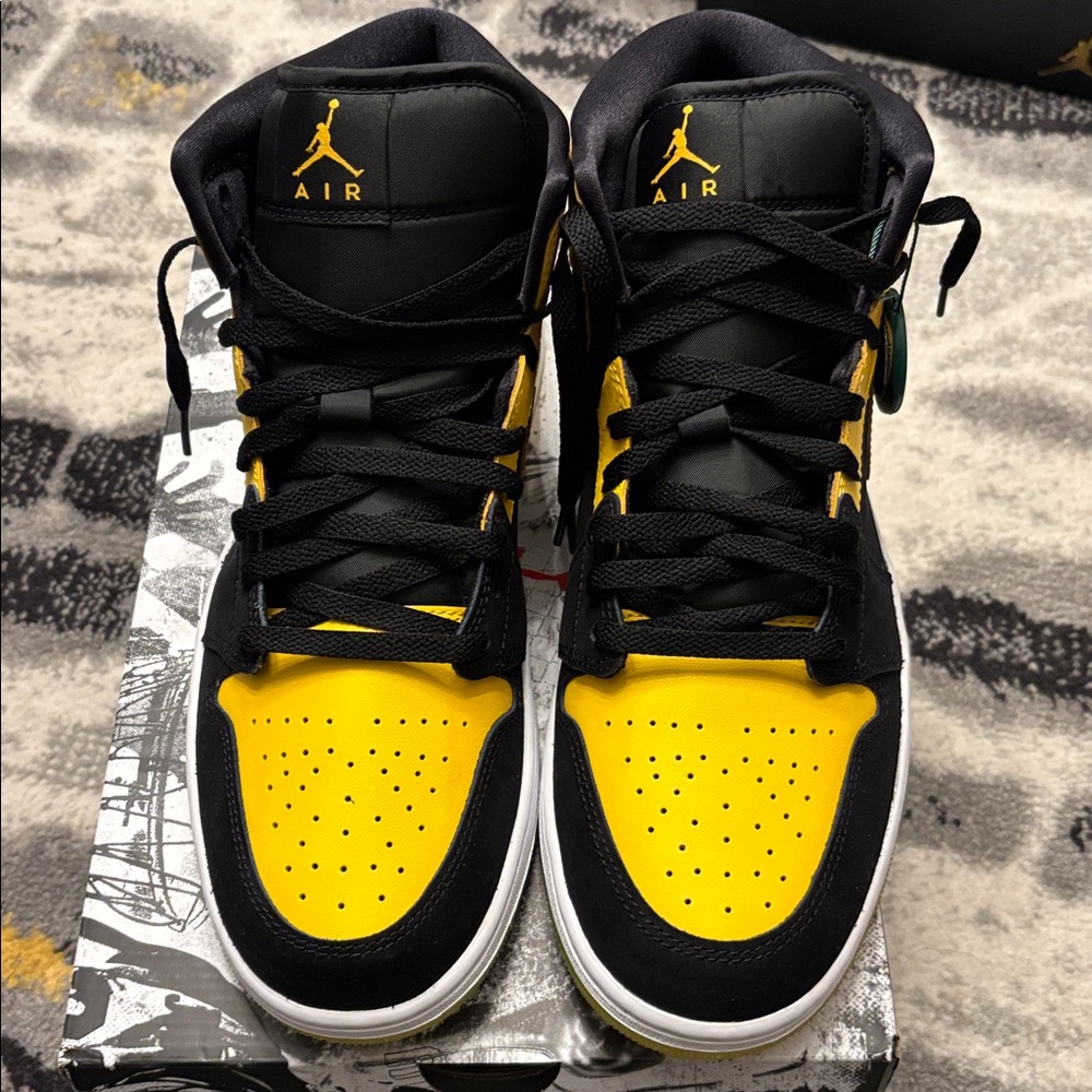 Men’s Jordans size 11.5